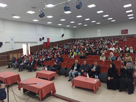 Hakikati gören görme engelli imam hatip öğrencileri ile Mevlid-i Nebi kutlaması gerçekleştirildi.